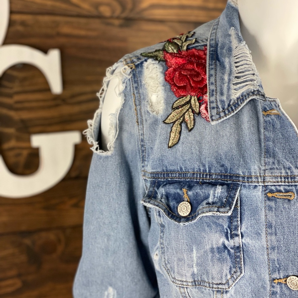 Papaya |‎ London Trend Distressed Rose Appliqué Denim Jean Jacket Floral Design - Picture 13 of 14